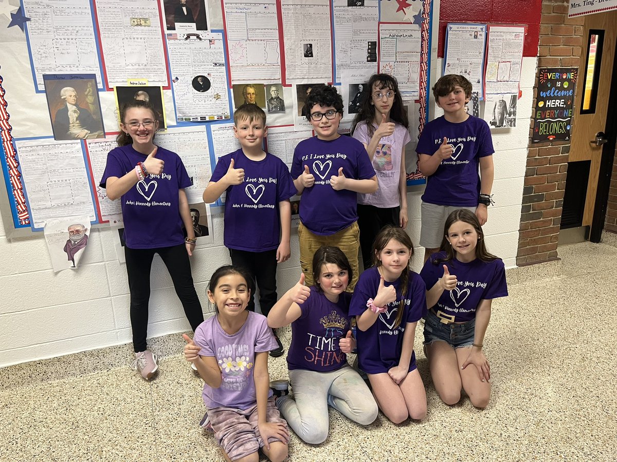 jfkeipride's tweet photo. “Purple Up” for the families of those who serve in our military. We are grateful for your service. Thank you from JFK #EIPride EIPRIDE FOREVER @eischools https://t.co/dOtbHdjIne