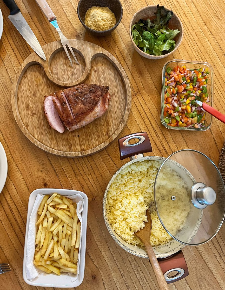 bjodaglai's tweet photo. Eu sei cozinhar tão bem que comprar comida fora é um castigo do monstro https://t.co/o4XRL0yuel