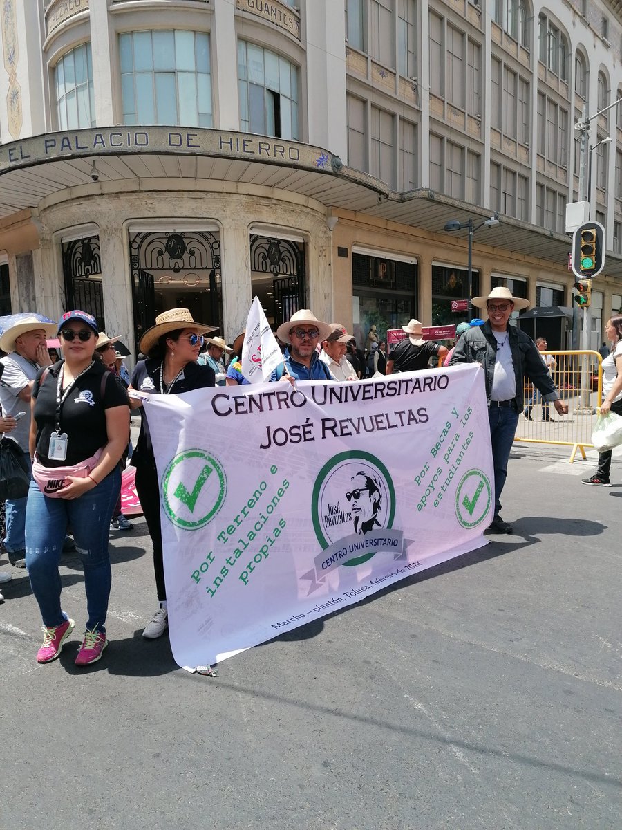 chavitaprepa82's tweet photo. Vamos con la #CNTE a recibir propuestas claras de solución a las problemas educativas del país.
Seguramente Massive Caller @MassiveCaller dirá que fuimos 100 maestros a la marcha. https://t.co/1nnMbNc8vF