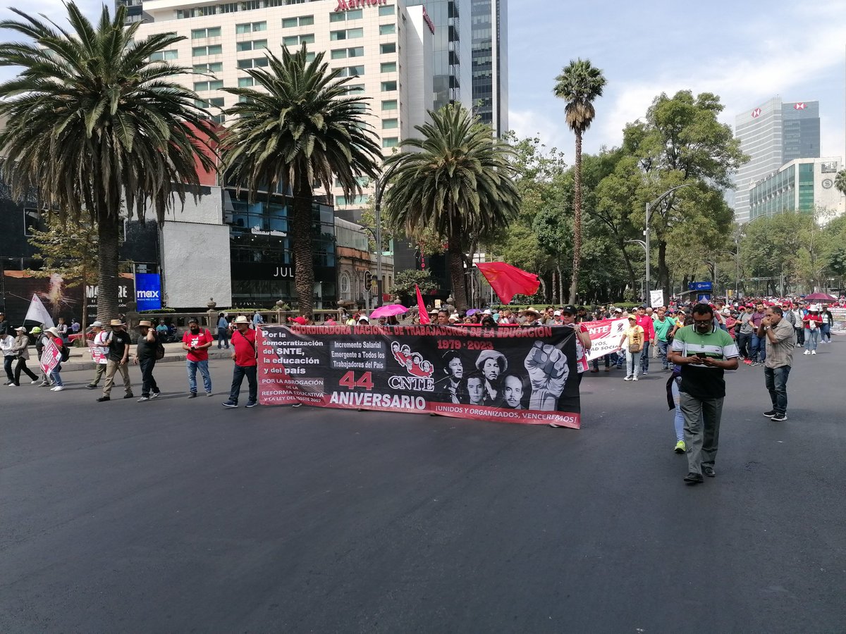 chavitaprepa82's tweet photo. Vamos con la #CNTE a recibir propuestas claras de solución a las problemas educativas del país.
Seguramente Massive Caller @MassiveCaller dirá que fuimos 100 maestros a la marcha. https://t.co/1nnMbNc8vF