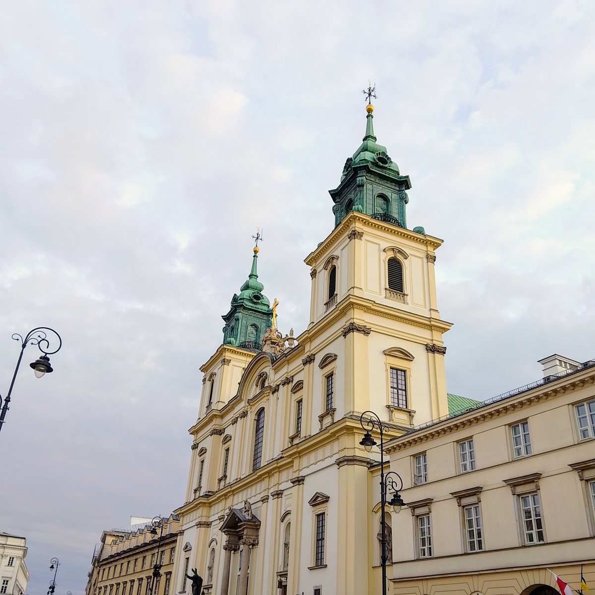 A wonderful experience for Jonathan to play the organ in the Church where Chopin's heart is ... the Church of the Holy Cross, Warsaw, Poland. We were given a special time on our own to film a piece of Chopin here.