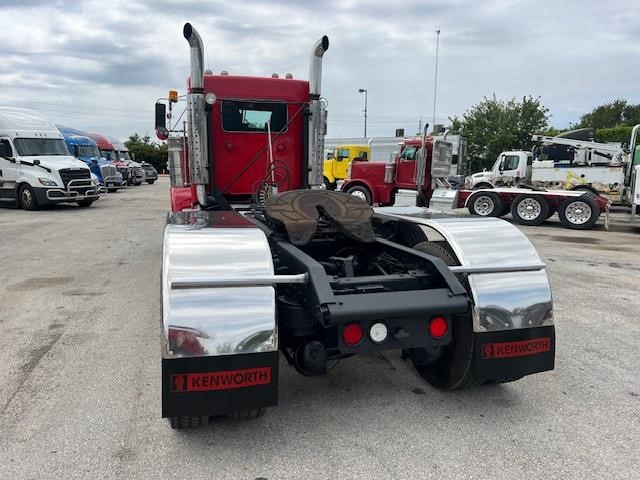 DAY CAB TRUCK!
🚛💨 2000 Kenworth W900 (LOT# 5399). This truck only has 320,000 miles and is ready to go home to a new owner! 
🔗ow.ly/6fkP50ReuVf