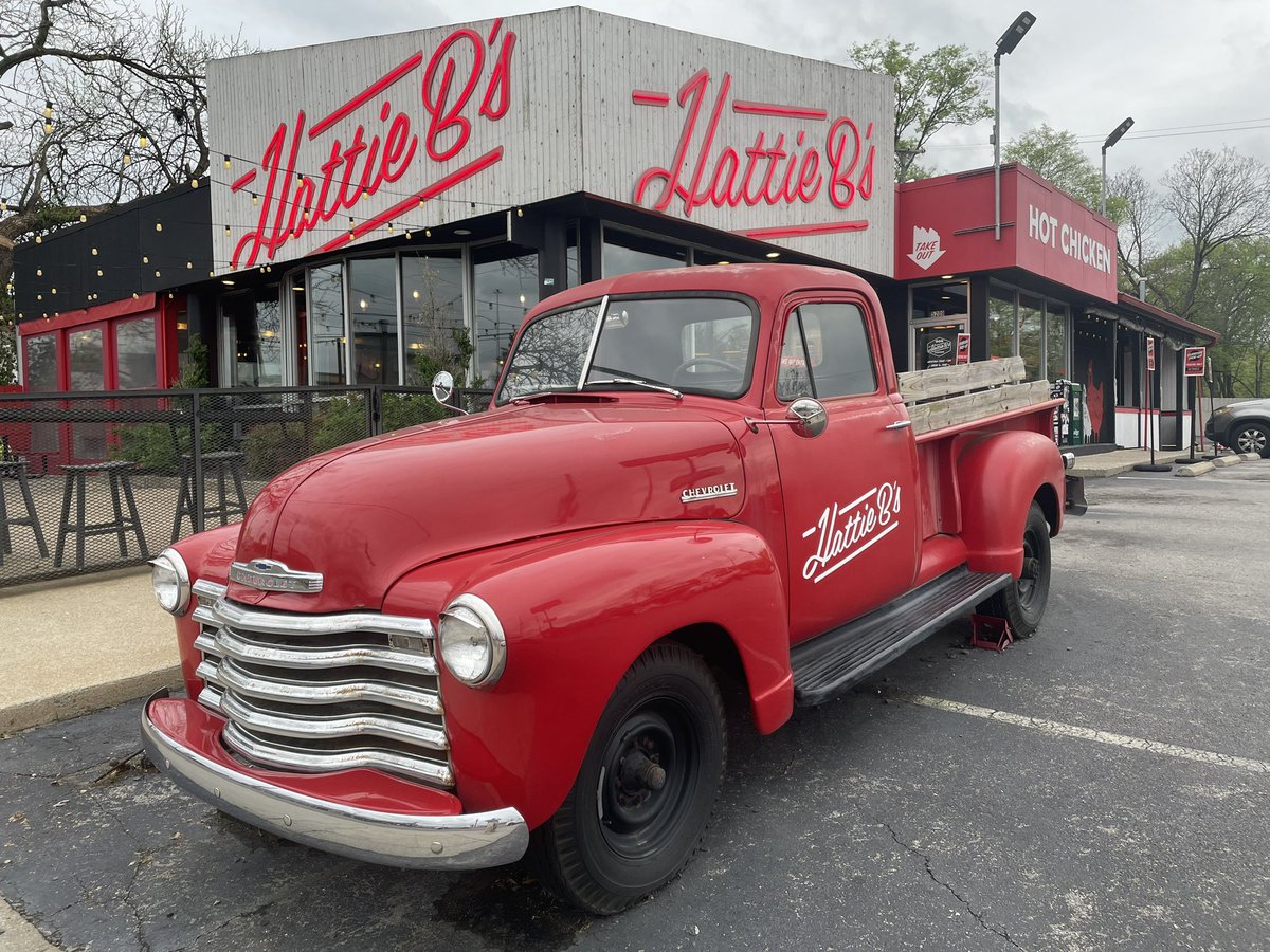When in Nashville, I always have to stop by my favorite @HattieBs on the west side, to get my hot chicken fix! I’m a fan of the old truck. #SpectrumNews1 #Nashville #HotChicken