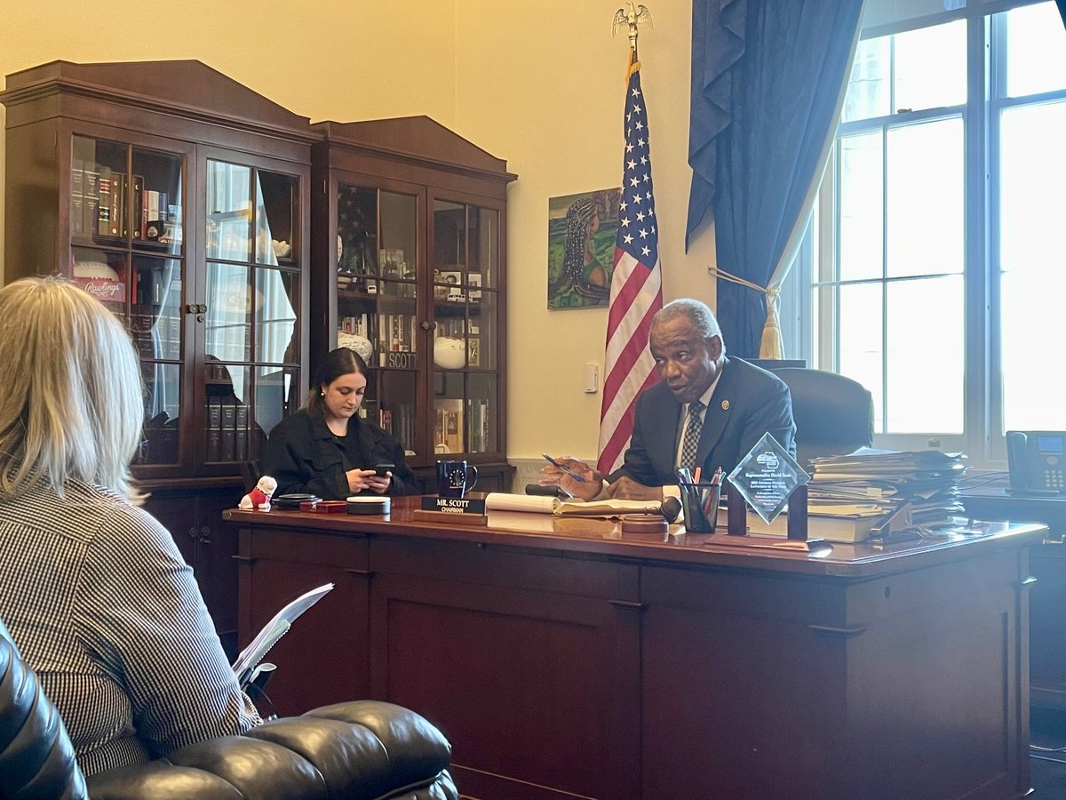 Ranking Member @RepDavidScott debriefed with staff about ongoing #FarmBill negotiations. House Democrats remain committed to fighting for a bipartisan farm bill that supports America’s farmers and the families they feed.