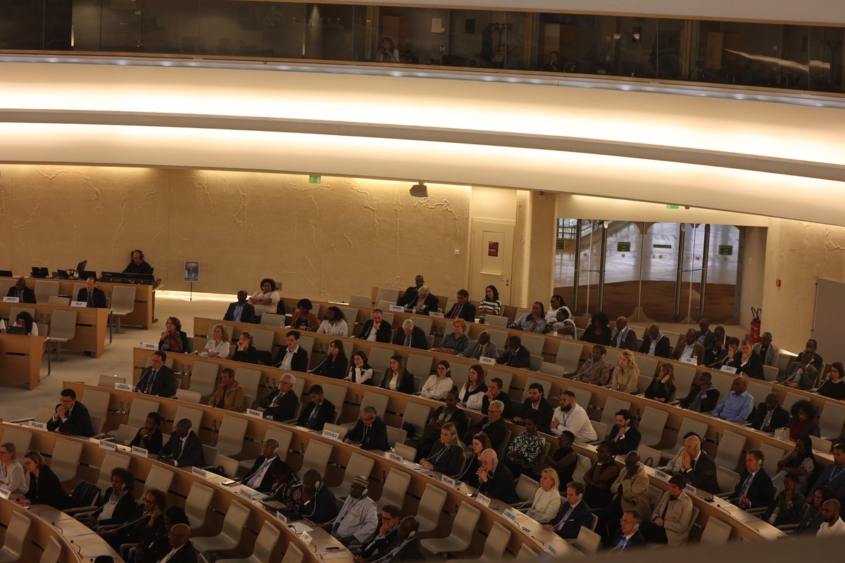 RwandaInGeneva's tweet image. Hundreds of Rwandans, Friends of Rwanda, Diplomatic Corps accredited to the #UNOG, Representatives of the Canton &amp;amp; City of Geneva &amp;amp; International NGOs attended the 30th Commemoration of the 1994 Genocide against the Tutsi held at @UNGeneva this Monday 15th April. #Kwibuka30
1/4