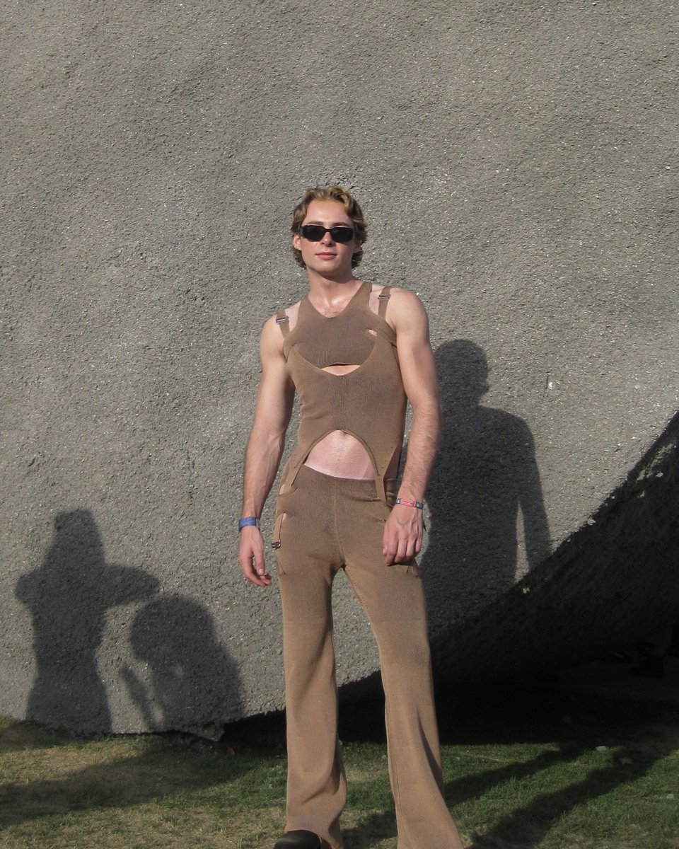 haydroflask's tweet image. felt my prefrontal cortex fully develop at coachella