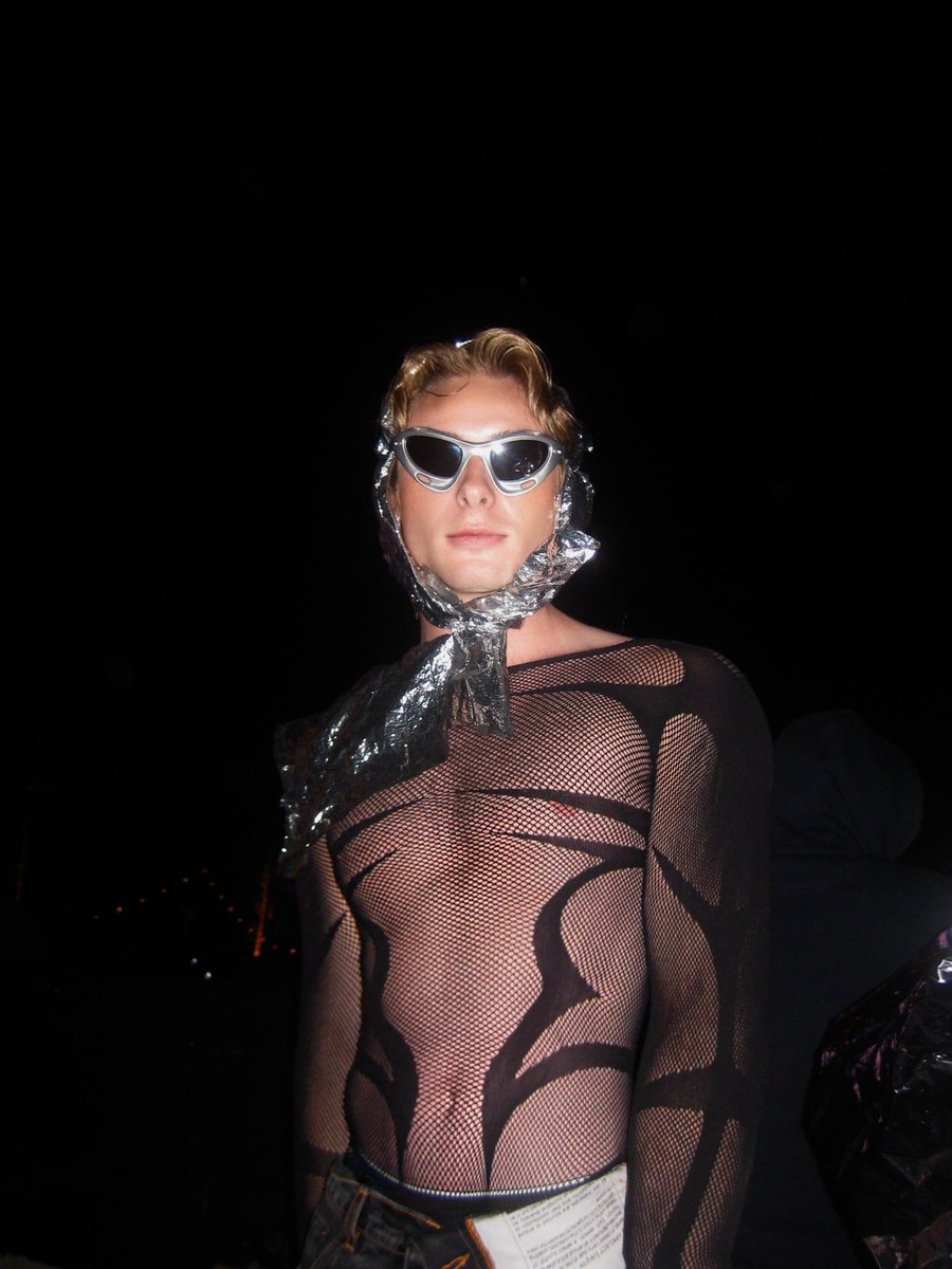 haydroflask's tweet image. felt my prefrontal cortex fully develop at coachella