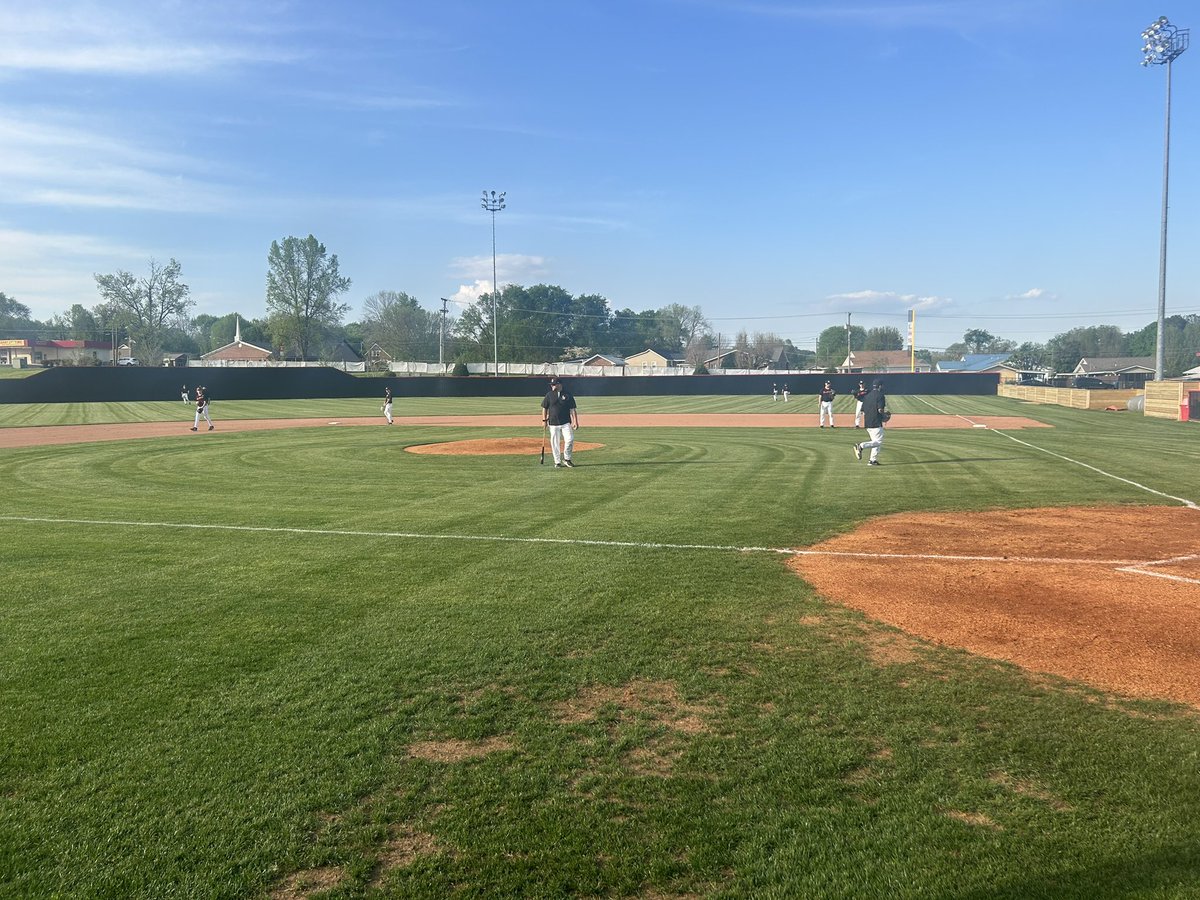 Hello from Bill Thompson Baseball Field. ⚾️ It’s an absolute gorgeous day here for some Monday night baseball. It’s the Loudon Redskins hosting District and cross-town rival Lenoir City in the first of a two game series. First pitch set for 6:30- follow along for updates.…