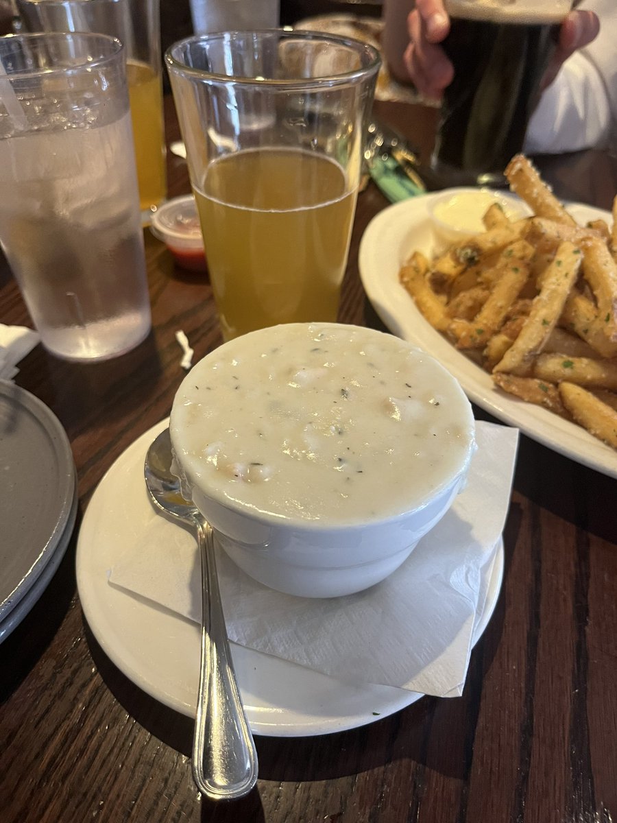 PaulZeman5's tweet photo. Post Marathon Chowder at the tavern hits different https://t.co/KJpzJesqXl