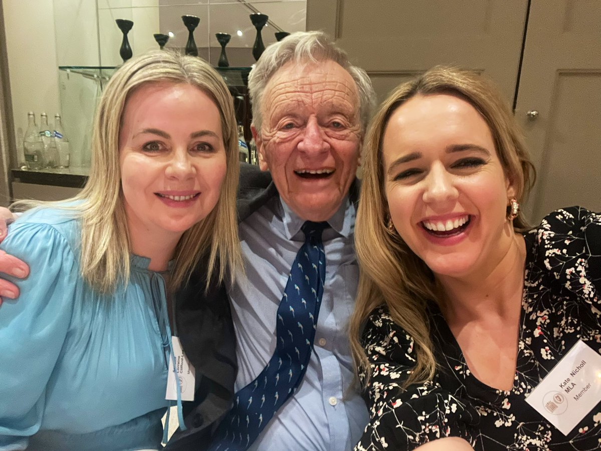 A joy to spend the evening with my friend @LorrCliff & my political hero @AlfDubs - who has been an unparalleled advocate for asylum seekers & refugees. Thank you @BritishIrishPA for bringing us together 💛
