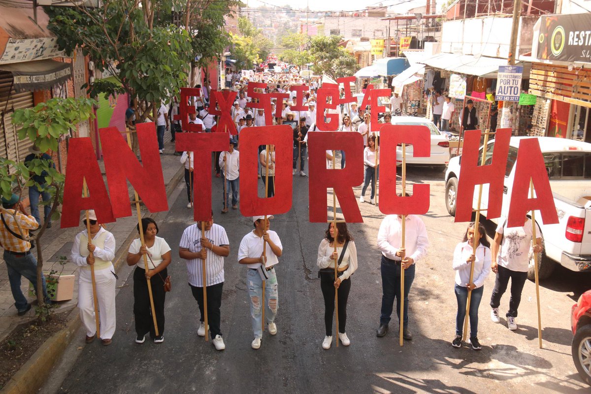 AntorchaEnGto's tweet photo. Un año después, Guerrero sigue clamando por justicia para Conrado, Mercedes y el pequeño Vladimir. No descansaremos hasta que se haga justicia. #GuerreroSinJusticia #JusticiaParaConrado #JusticiaParaMercedes #JusticiaParaVladimir https://t.co/FGtobjQkjH