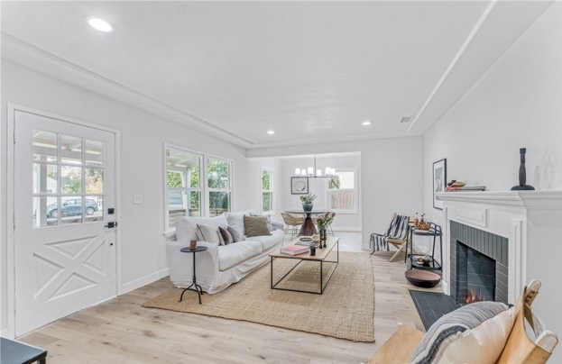 RightHereRealty's tweet photo. 🥳 Congratulations to Mala and her husband Eben who recently closed escrow on this nicely renovated 3 bed + 2 bath home in Valley Village! 🥳🏠✌🏼😊 #valleyvillage #valleyvillagerealestate #closedescrow @malabear https://t.co/oIvwKBwOkz