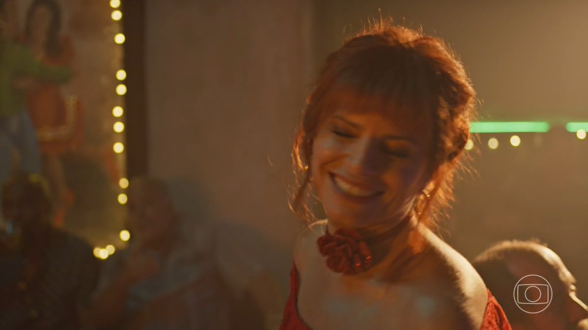 dia_tiago's tweet photo. A maiorzona, mais peste que nunca, linda, bonita: DEODORA VOLTOU! Débora Bloch esplêndida #NoRanchoFundo https://t.co/YWf9m7z8GI