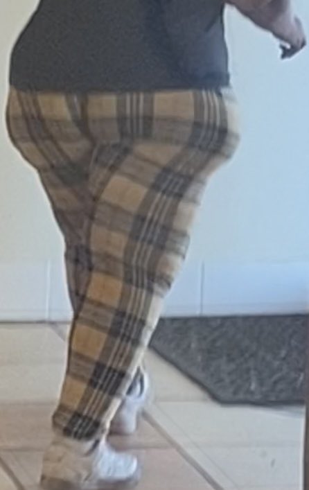 PublicBooties's tweet photo. I love bbws with this build😍 Ass just busting out the side of them jogging pants🍑💦Fuuukkkk I know that Backshot wind finna hit diff ima see if I can fuk her I’ll post me hittin from the back if I do🔥🔥#booty #bbw #bbwbooty #flabbyass #maturebooty #wagon #ssbw https://t.co/3MQ1hyIxuo