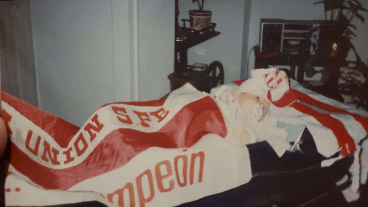 Con vos desde siempre, desde la cuna. Sin doble casaca, sin empezar a ir por resultados, sin hincha de moda. 
Siempre. 
Feliz cumple <a href="/clubaunion/">Club Atlético Unión</a>.
Pd: la foto? Soy yo. Un 29 de julio de 1989.