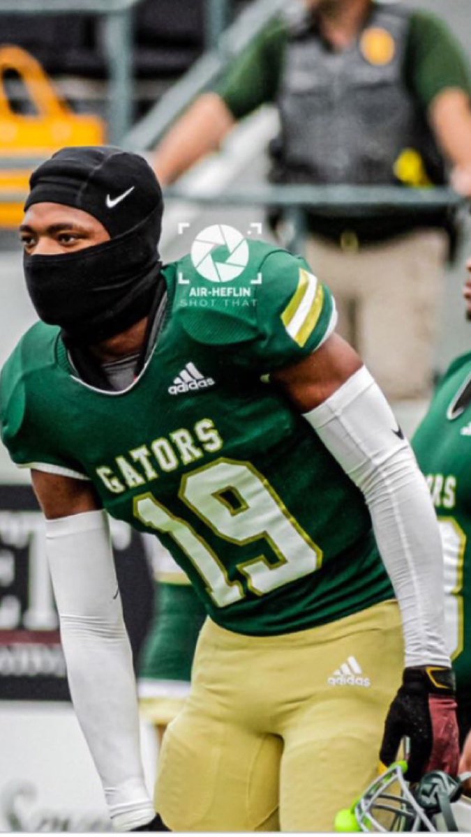 raShudconaway's tweet photo. Countless days of wanting to quit and give up because I was waiting my turn with recruitment  is coming to an end .💯 I ain’t giving up , if you overlooked me keep overlooking I’m turning up my bag this upcoming season remember I said it !! 💯 https://t.co/nOhfET6kcT