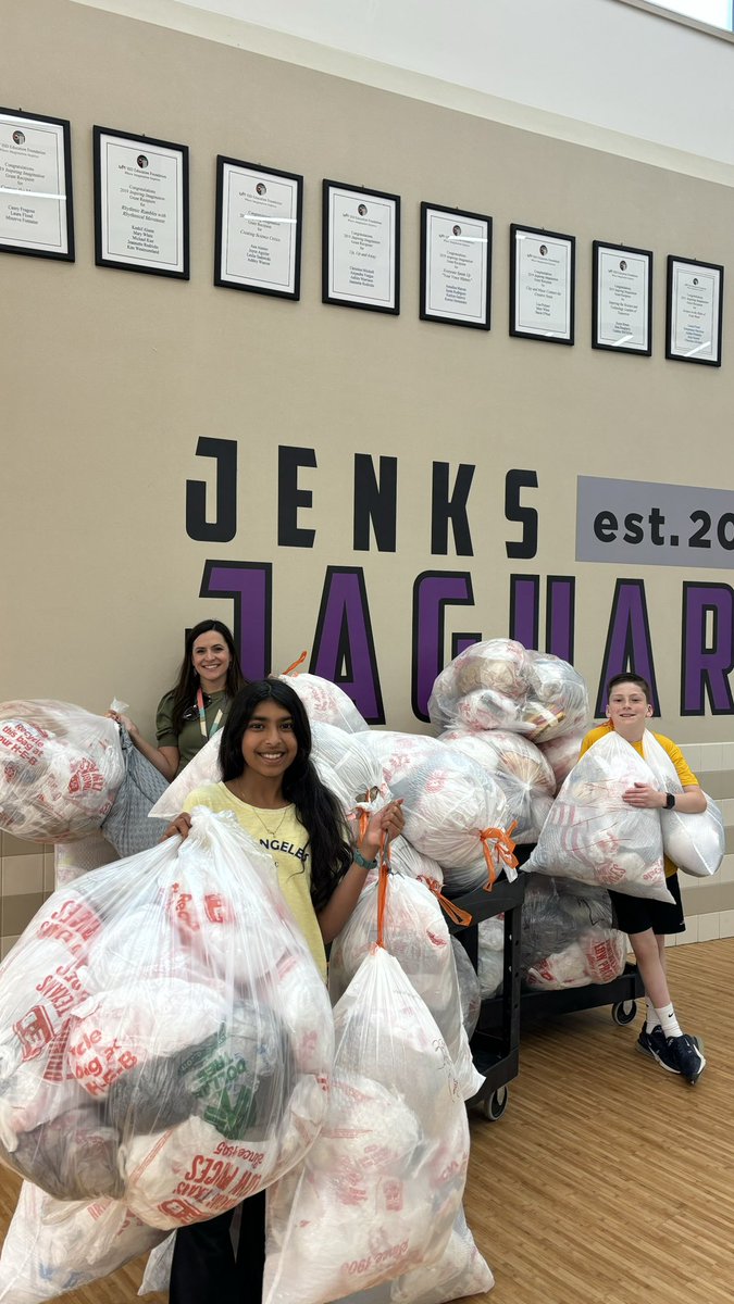 Read Deed Run collected and counted 6️⃣,0️⃣0️⃣0️⃣bags for our local <a href="/HEB/">H-E-B</a> plastic bag recycling challenge. <a href="/JenksPta/">Jenks PTA</a> <a href="/MJEjags/">Jenks Elementary</a> #JenksRDR