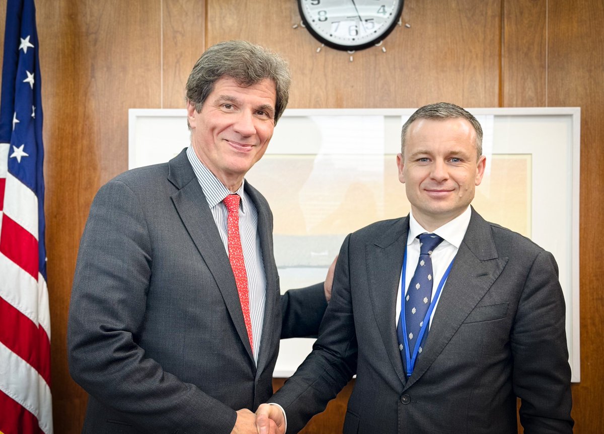 🇺🇸On the first day of the @IMFNews and @WorldBank #SpringMeetings , I had highly productive meeting with Under Secretary Jose W. Fernandez @State_E . I described🇺🇦's reform agenda and focused on the urgent needs of Ukraine to continue steady economic recovery. 🇺🇸🤝🇺🇦 @EconAtState