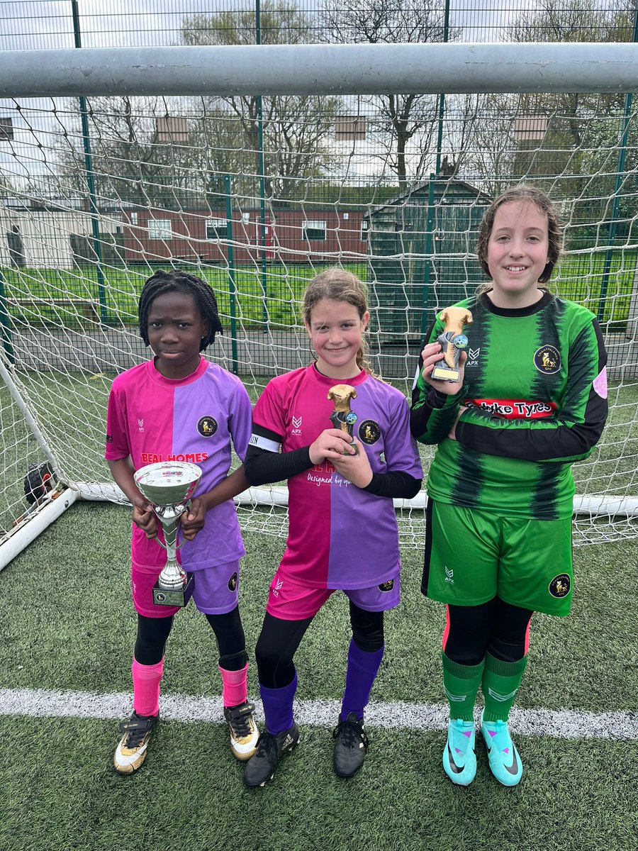 Well done to our #under10s who travelled to Hornsea 3G on Saturday to play against Hornsea Sporting in a friendly fixture. Plenty of spirit, character & determination shown by all the girls working hard for each other throughout the whole game against a team from the division