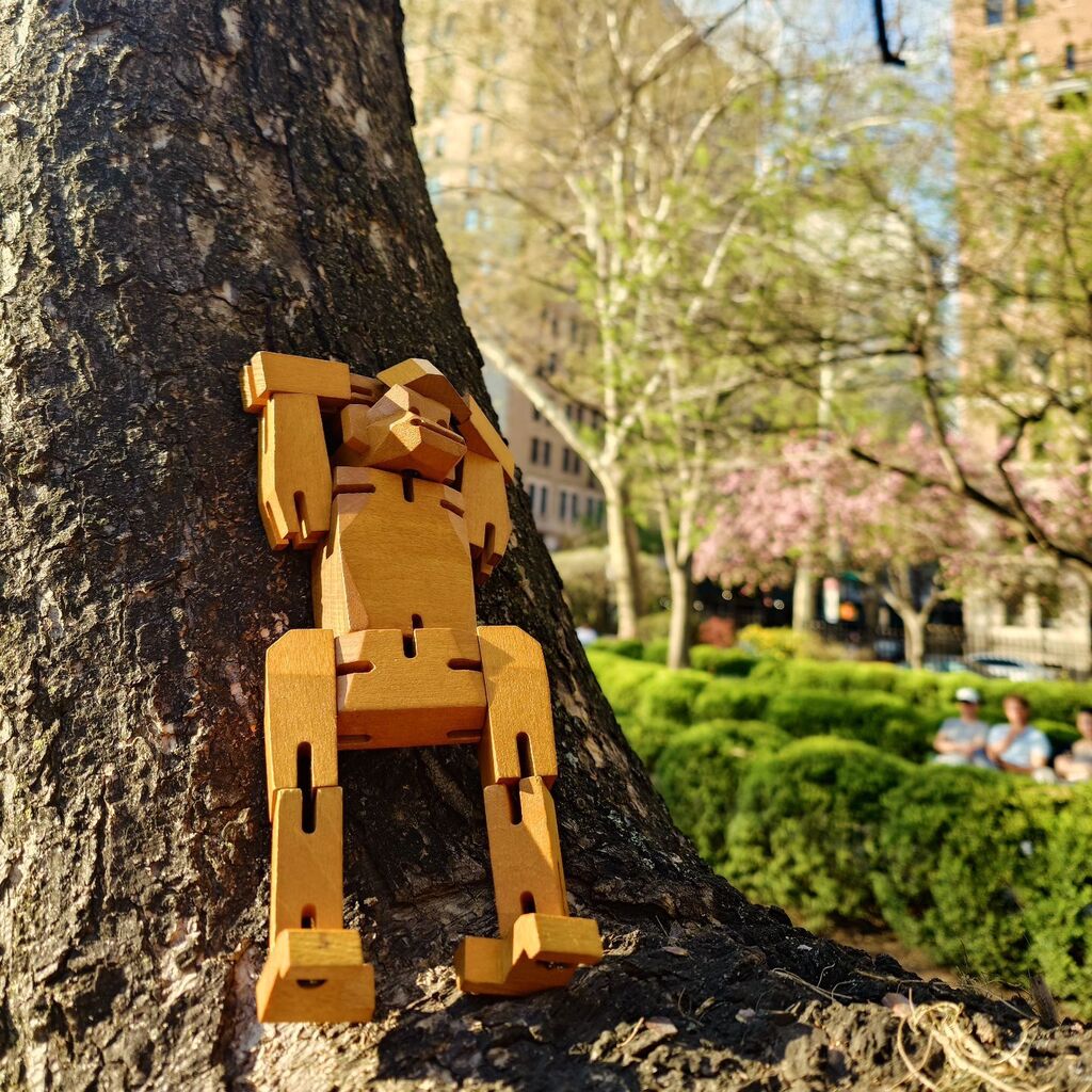 'Monkey's up, ready for tree-top fun after a sunny snooze! 🐒🌞 #Morphits #monkey #travel #newyork #gramercypark #sunny #moma #woodentoys #woodenpuzzle #yoshiakiito
