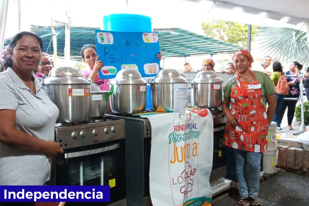 CEYaracuy's tweet photo. El contralor del estado #Yaracuy, Juan Vicente Gómez, acompañó al gobernador de la entidad, Julio León, a la entrega de recursos al pueblo en los Gobiernos de Calle 15 y 16 que se desarrollaron en los municipios San Felipe e Independencia. https://t.co/pQWUSSRSn9