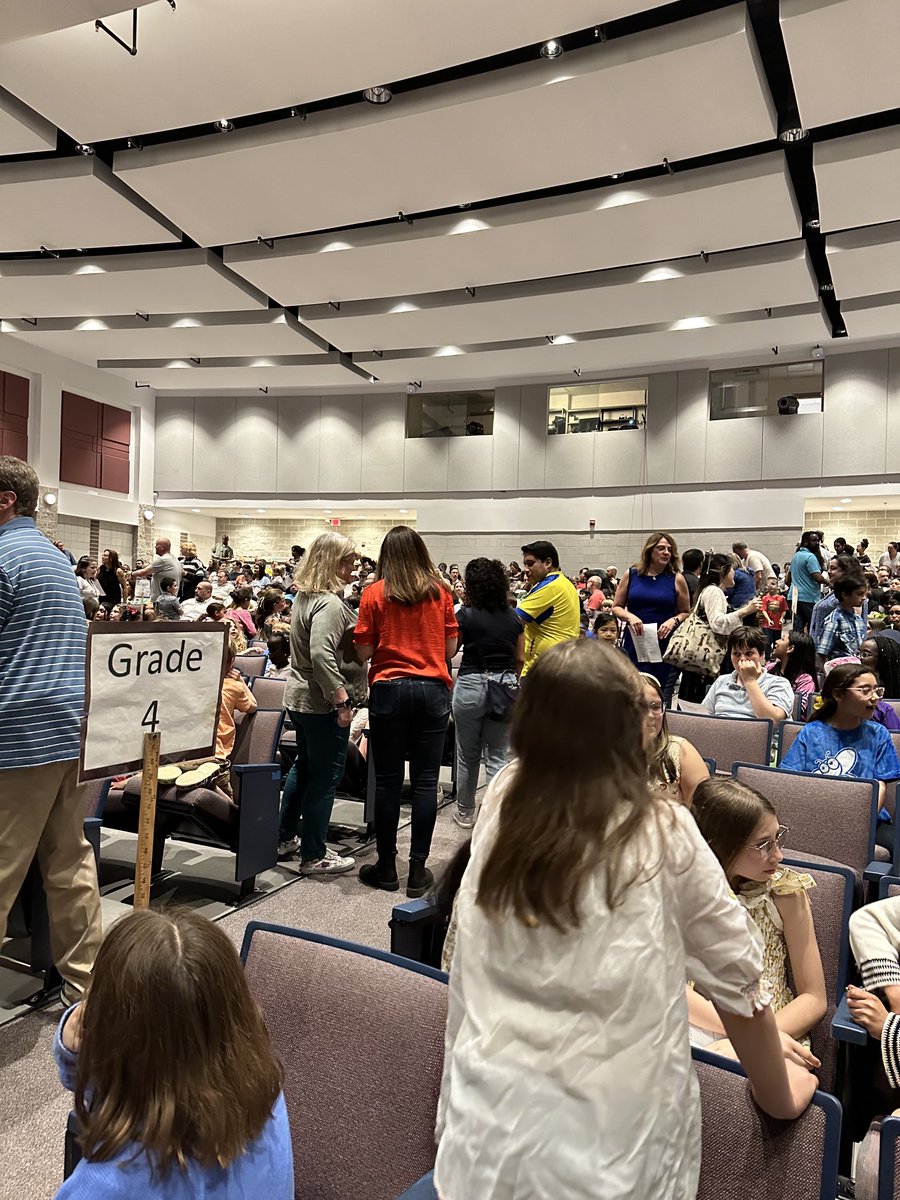 Filling up the house for FVES International Night and Art Expo…celebrating our rich cultural diversity! 💕🌸💕😊