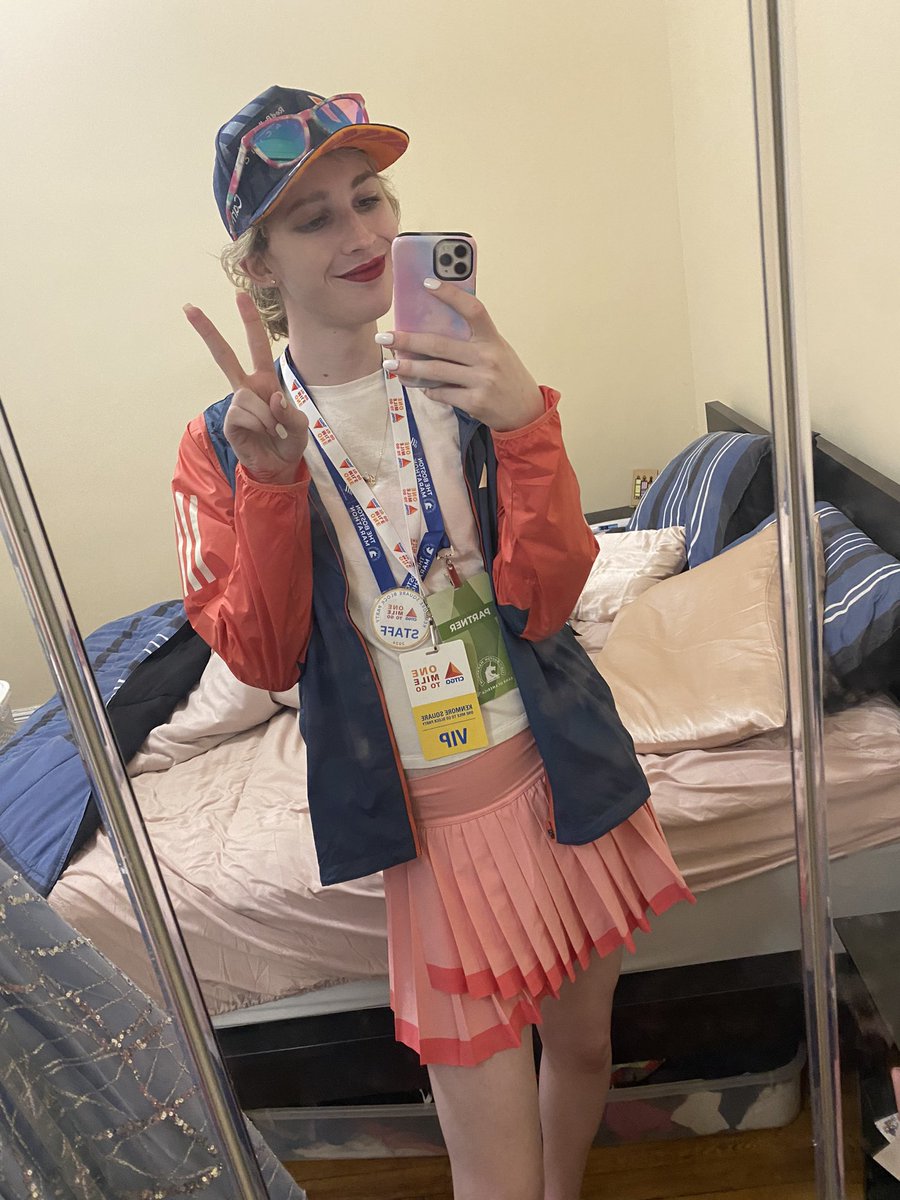RedLipClsicKara's tweet image. Marathon Monday ✅
One Mile To Go Block Party ✅
Exhausted ✅
Cute selfies? ✅, of course!

#BostonMarathon2024 #OneMileToGo #CITGO #OneBostonDay #BostonStrong 💛💙