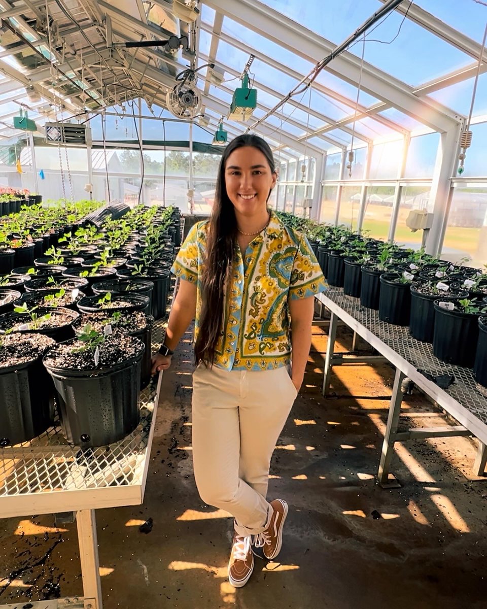 Bucior_ecophys's tweet photo. The beginning of field season is here! I’m leading 6 projects ranging from functional phenotyping, to classifying water use strategies, mapping root dynamics with AI, and my favorite - multidimensional trait coordination under drought. Stay tuned for fun #ecophys at #USDA NPRL https://t.co/sMwcWQ5elJ