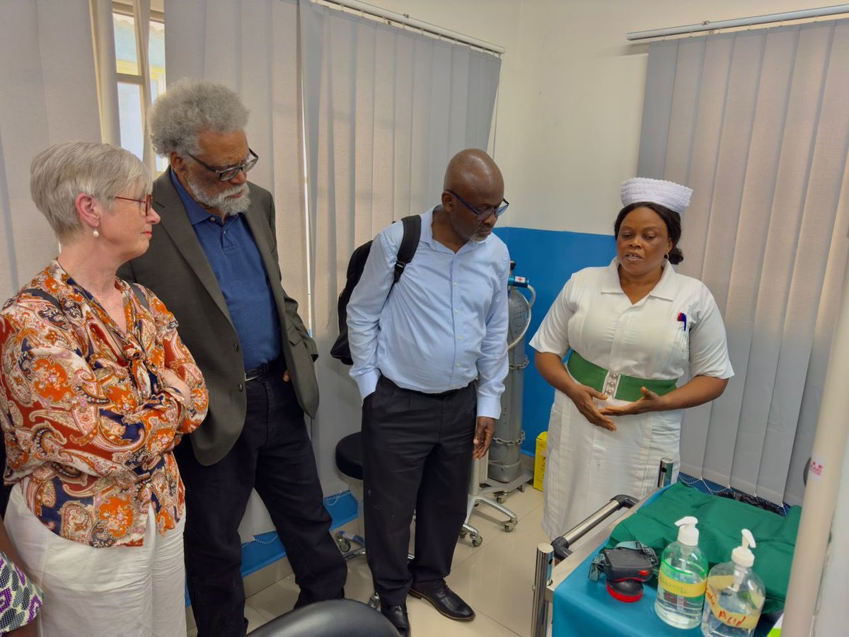 In Sierra Leone today, visited Kingharman road maternity and child health clinic, saw one of the countries first #cervicalcancer screening clinics. Nurse Umu in the photo is just explaining to us the procedure and the equipment she uses everyday.