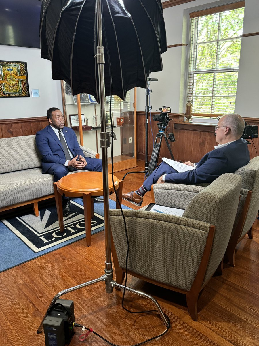 Behind the scenes at our system office today as @feigleycomm interviewed @RiverParishesCC Chancellor Quintin Taylor for an upcoming project 👀✨🎥🎬 We are very excited to share more info soon! ⏱️ Thanks for your help in telling our story, @taylorqd25! 🙌🏻