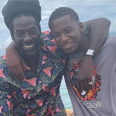 In the face of tragedy, love shines. 💔 Today, we stand with #BujuBanton as he mourns the loss of his beloved son, #MilesMyrie. Let's surround them with love and support during this difficult time. 🙏#InfiniteLove #DSM973News

🔗 dream-sound.com/tribute-to-mil…

by @PullUp_MAG