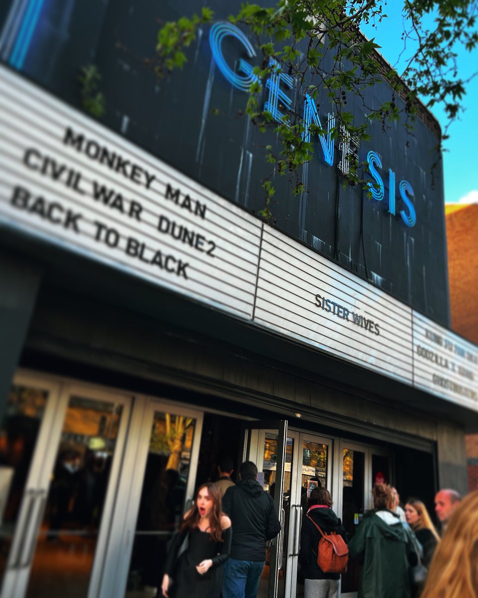 #photooftheday - 15th April 
When you see how long the queue is for your film @sisterwivesfilm @louisaconnollyburnham @genesiscinema #sisterwivesfilm