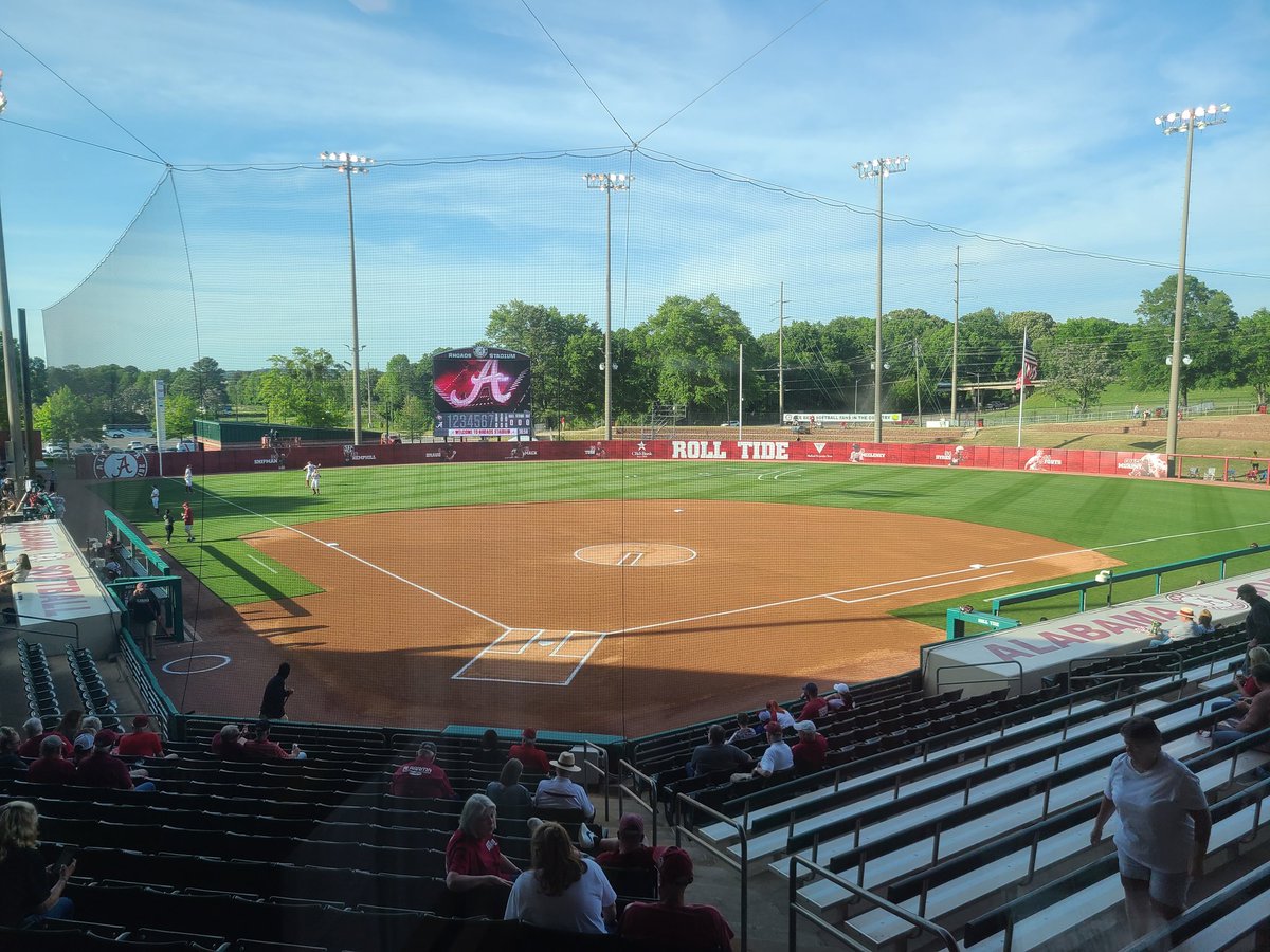 It's time for Monday Night Softball! @AlabamaSB vs @AggieSoftball coming up at 5:50 on @UA_CTSN. Listen in Tuscaloosa on @Nick975fm and online at nick975.com and the MeTV 97.5 app. Also available on the @varsity app and the CTSN Booth Cam!