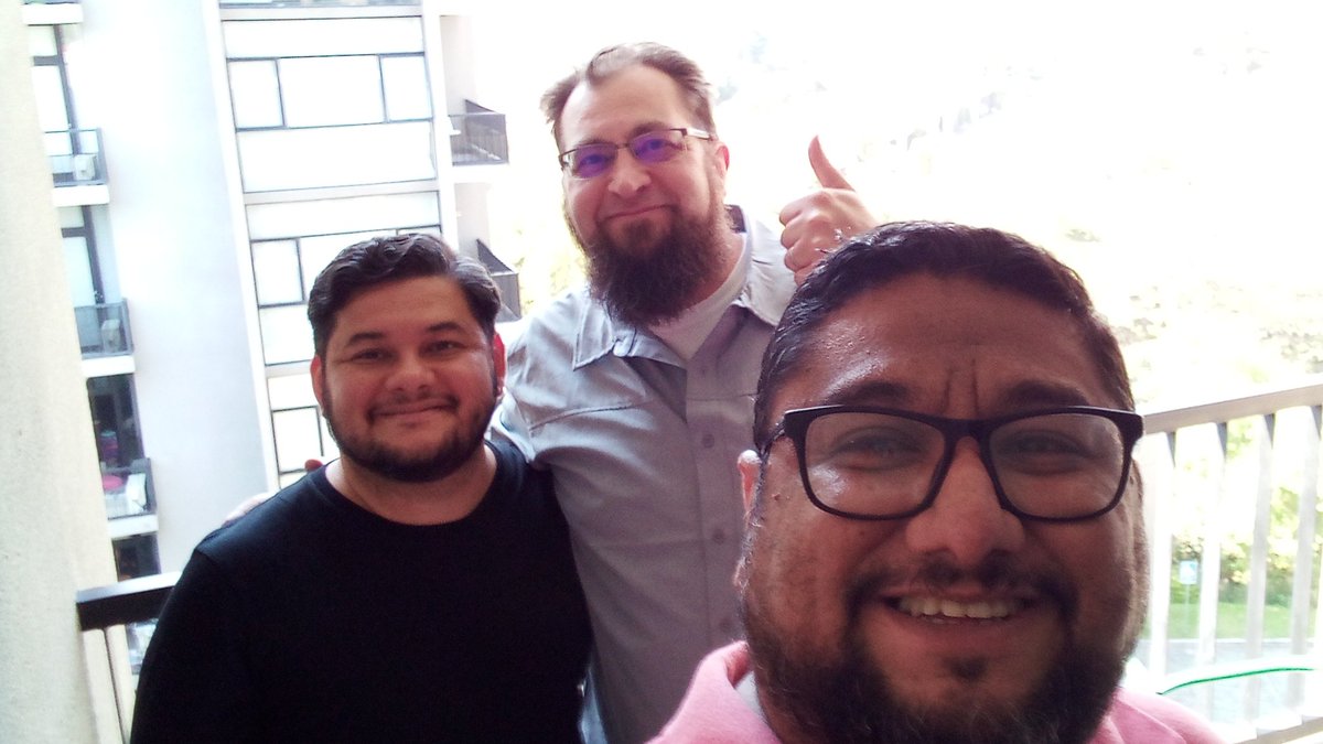 BrainyPixel tweet media