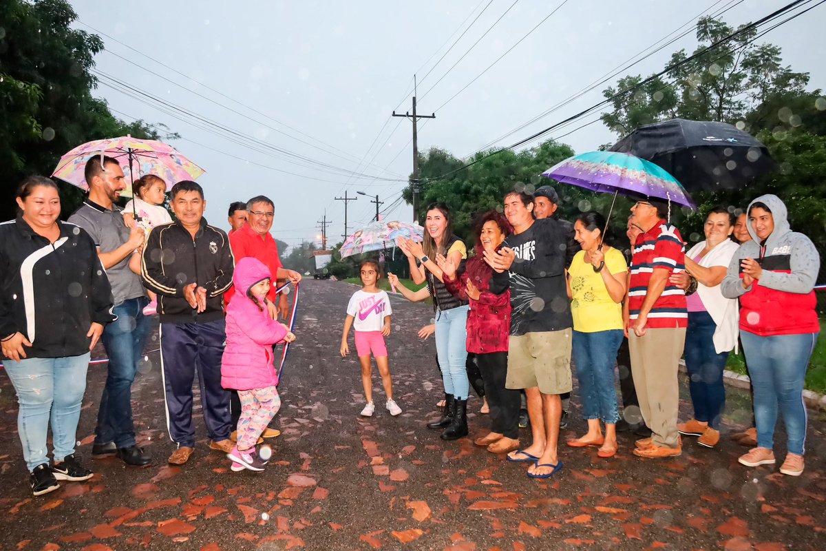 norma_zaratedm's tweet photo. Con la esperanza y bonanza que trae consigo la lluvia, inauguramos esta tarde 770m2 de empedrado en el Barrio San Francisco 1 de Paraguarí.
#SentíelProgreso https://t.co/4HC4Nj3kas