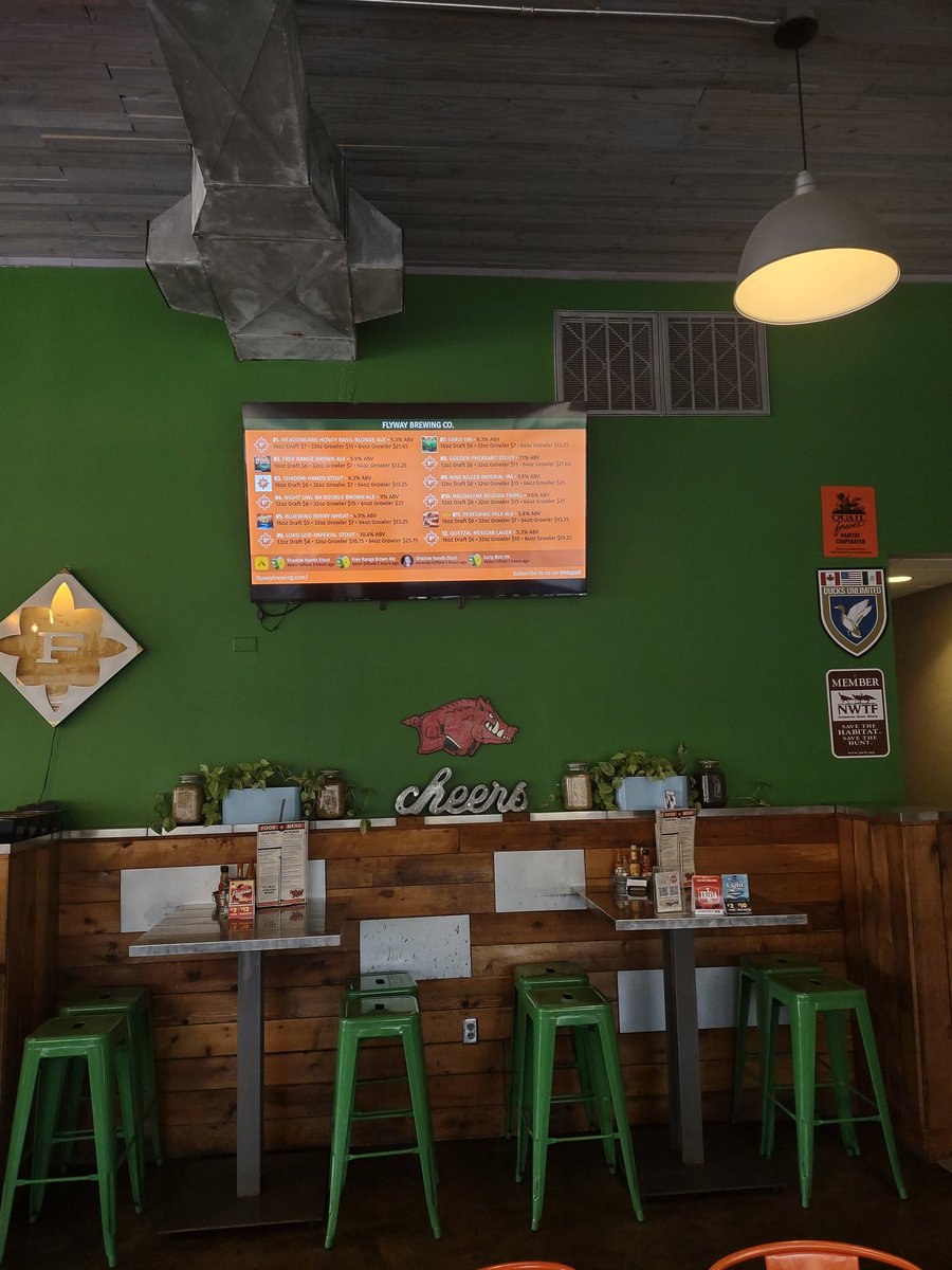 BeerSnobSean's tweet photo. When in the Little Rock, AR area I always love to stop @FlywayBrewing. Huge fan of their beers & this flavorful brown did not disappoint. Malty sweet with a roasty and hop bite. @MarkGLee69 @membeerblog @SCBeerExplorer @brewerytravels @MikeSlomba @qblacklock @DrGoodBeer #ARbeer https://t.co/nOIdXf8yHa