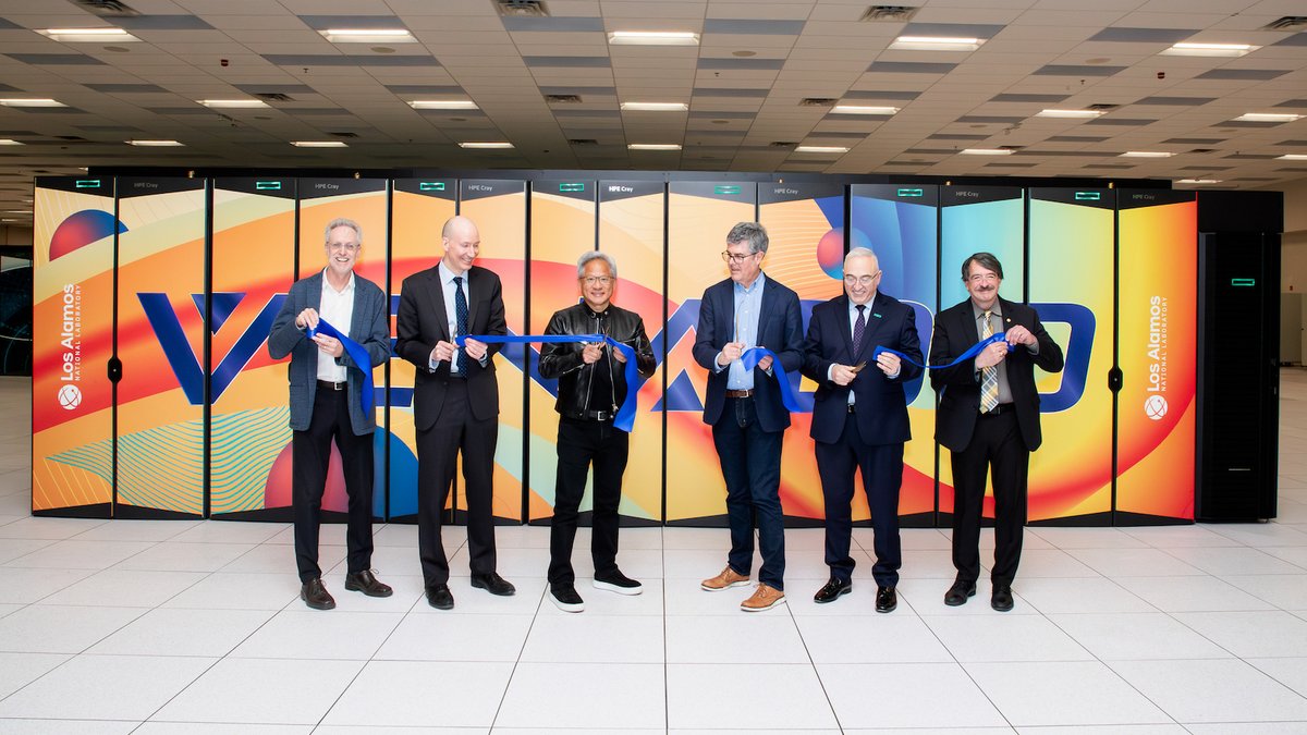 .@energy, HPE & NVIDIA joined LANL April 15 to cut the ribbon on Venado, the newest supercomputer at the Lab’s Metropolis Center. Venado will accelerate how we integrate AI into meeting #nationalsecurity & #science challenges, said Lab Director Thom Mason. ow.ly/z01850RgI44