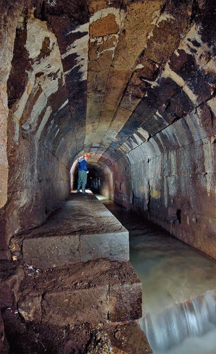 Bu Roma'daki Cloaca Maxima, 2000 yıl önce inşa edilmiş bir kanalizasyon.
Sıra dışı dünya