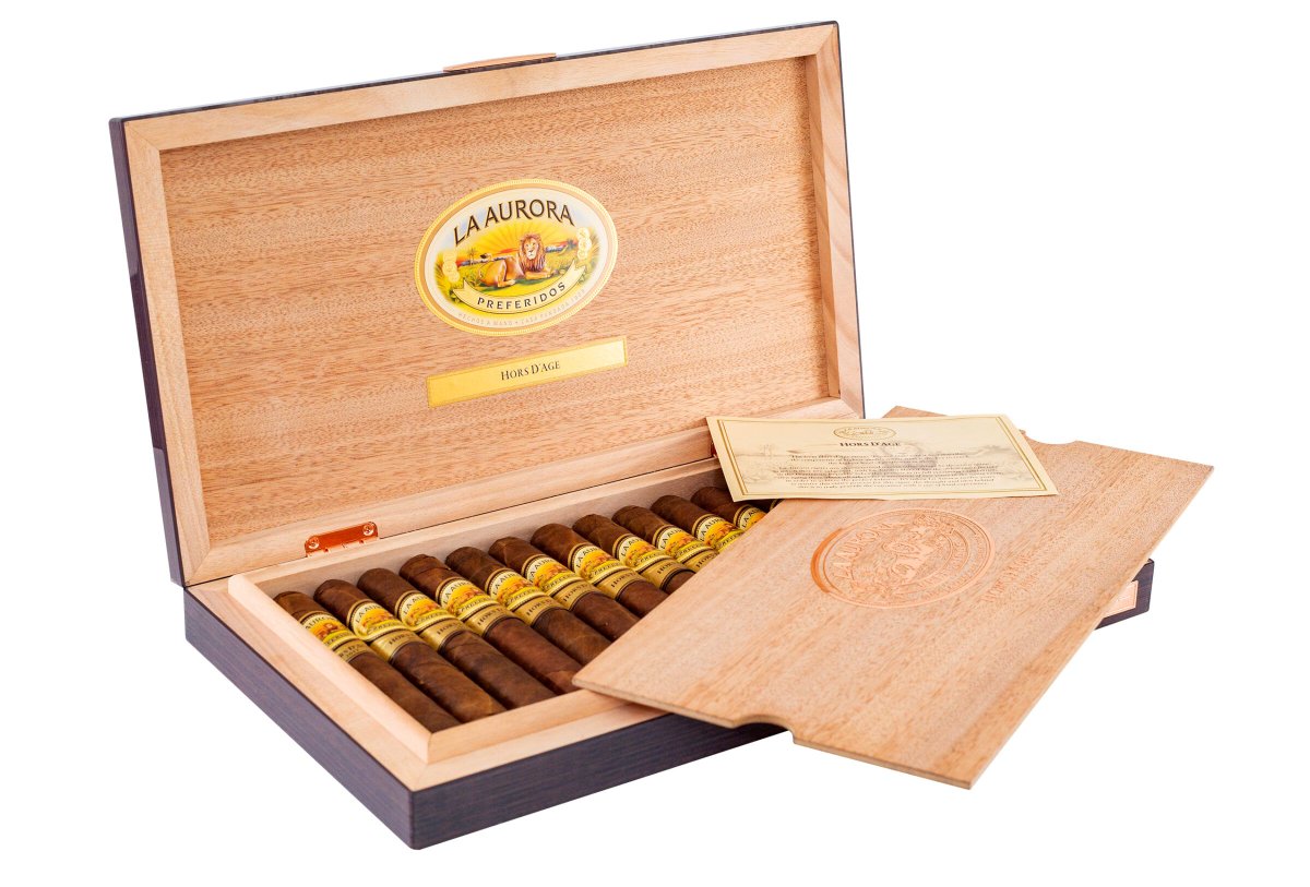 La Aurora Preferidos Hors d’Age 2022 LE and Puro Vintage 2014 Head to Stores #cigars bit.ly/3xEnzYR