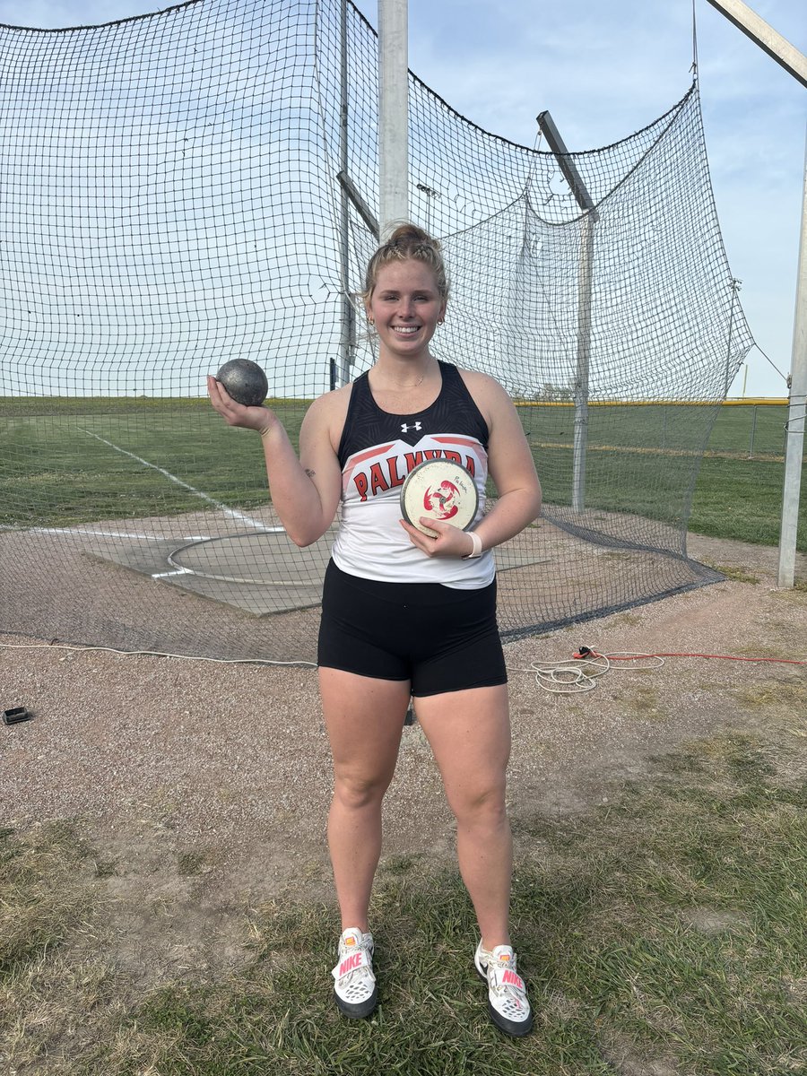 PalmyraXC's tweet image. Congratulations to Candra King @candraking_ for breaking her own school record in BOTH shot put and discus tonight! Shot Put: 13.70m (44’ 11.25”) and Discus 41.08m (134’ 9”). 🧡🖤🧡🖤 #WeArePalmyra @ChrisDuerr @WGEMSports @JHarper96 @phs_mo @BrianWosman @Palmyra_R1