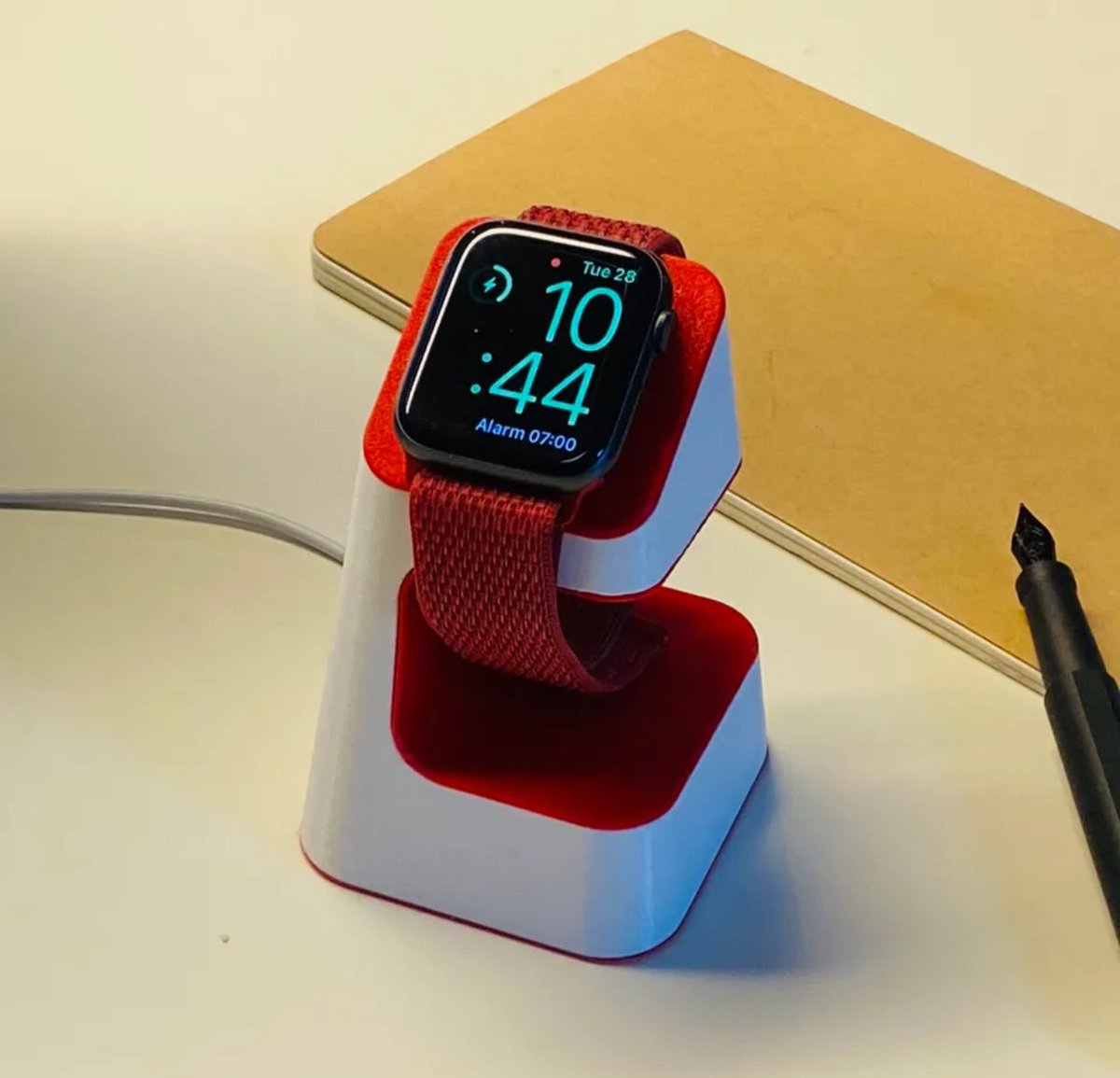 PYC3D's tweet photo. 🔍 Descubre cómo la impresión 3D puede personalizar tu día a día.

🔝 Este soporte para smartwatches es un claro ejemplo de funcionalidad y diseño. 

Ideal para mantener tu reloj a la vista y listo en todo momento. ⌚️🖨️

#Impresión3D #Pyc3d #Smartwatch #GadgetGeek #Apple #watch https://t.co/sSFpAWlnqI