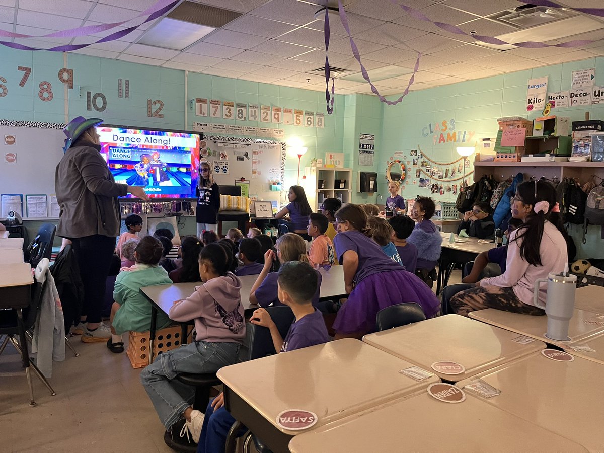 ashortcounselor's tweet photo. Had the best time visiting Ms. Sidwell’s 4th grade class @MashburnES during their Purple Den meeting. Great school excitement and such fun activities! https://t.co/uvORJTGpBG