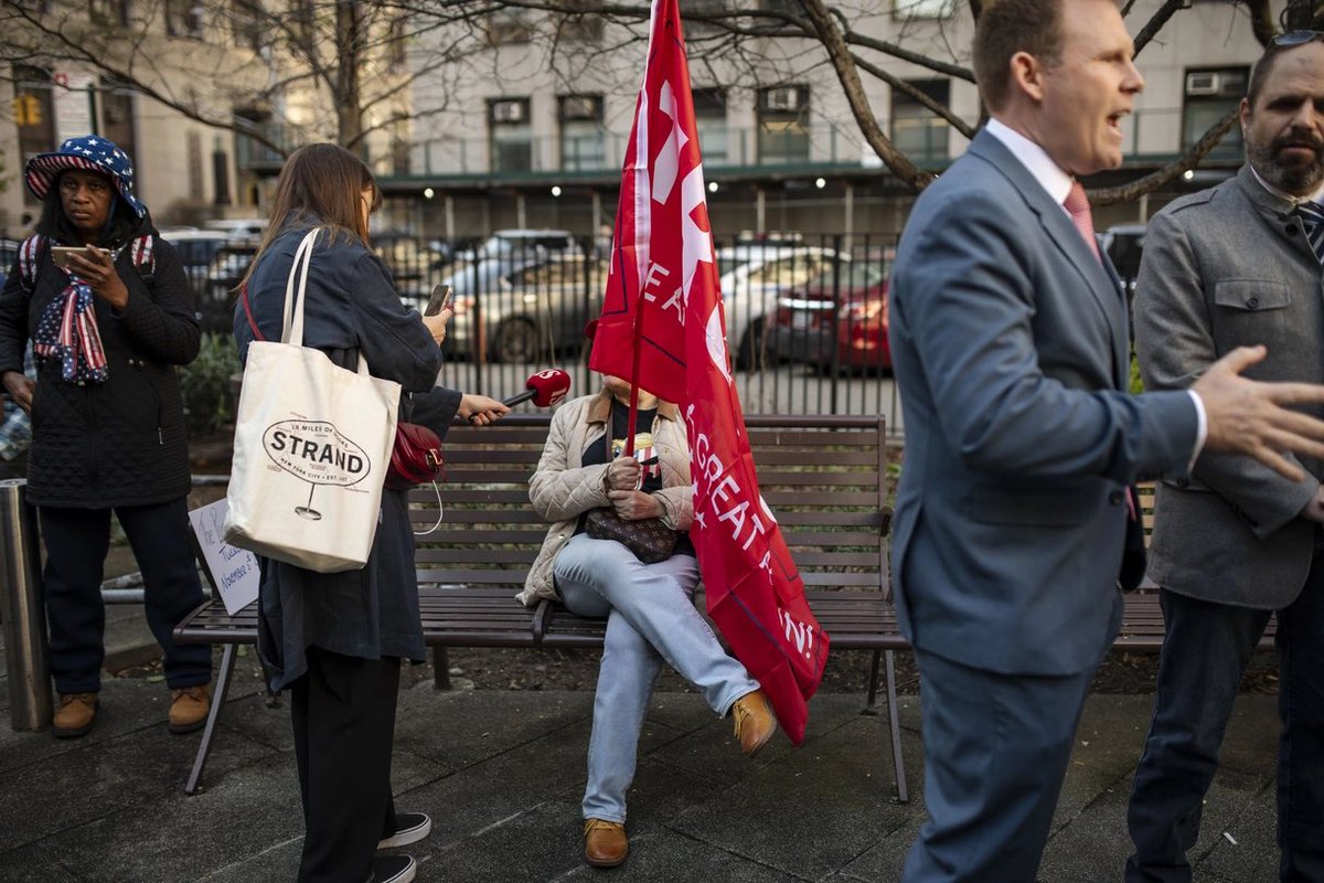 Trump’s supporters bailing on him. After a call for a rally to support him at the courthouse today, this was the meager turnout of the MAGA faithful. Even Trump posted “all hell” would “break loose” today. It didn’t, it was crickets.

Politico: “In the past, Trump has always been…