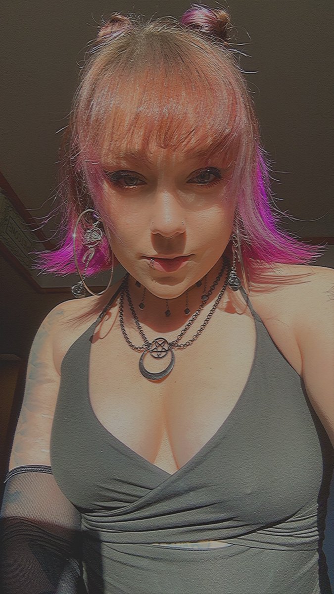 AuroraWintersX's tweet photo. Let's get this naughty party started right now! 👉 https://t.co/8rsykMLQ3i #stripchat #stripchatlive https://t.co/QKYIQLB5v5