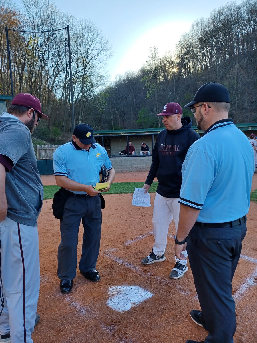 A very pleasant good evening from Wheeling. No. 1 Williamstown (10-0) visits No. 3 Wheeling Central Catholic (8-1). #wvprepbase @MetroNewsPrep