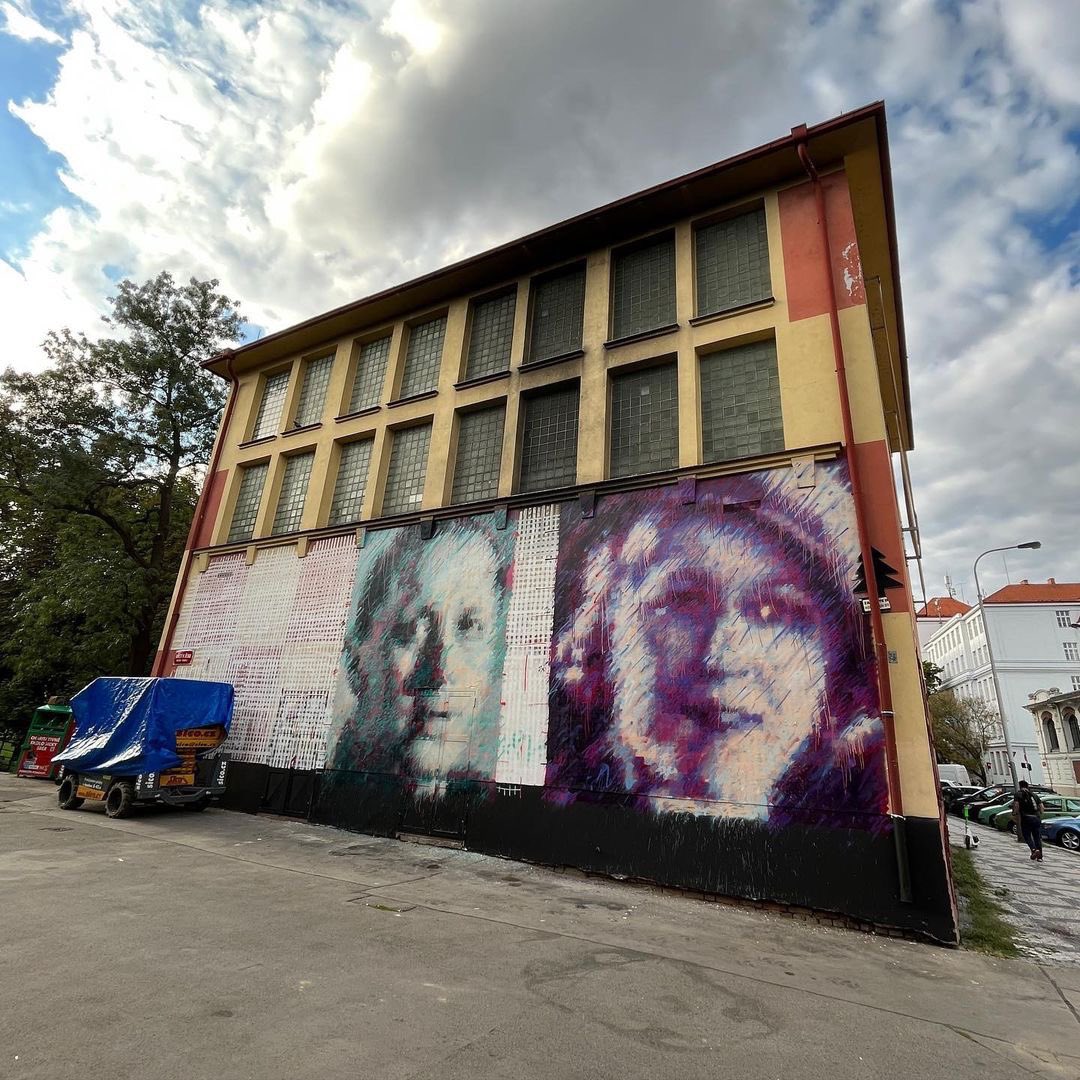 StreetArt_Praha's tweet photo. The @streetart_cz archives 💾
Portraits of Albert Einstein, Karel Čapek and Olga Scheinpflugová by @DavidStrauzz at @mcpraha5 
Step back in time 2 c how it was created! 
📸 30.08-03.09.2022.
📍 Praha, náměstí 14. října (Preslova 11)
#davidstrauzz #streetartpraha #streetartczechia https://t.co/UpXSC5OyTc