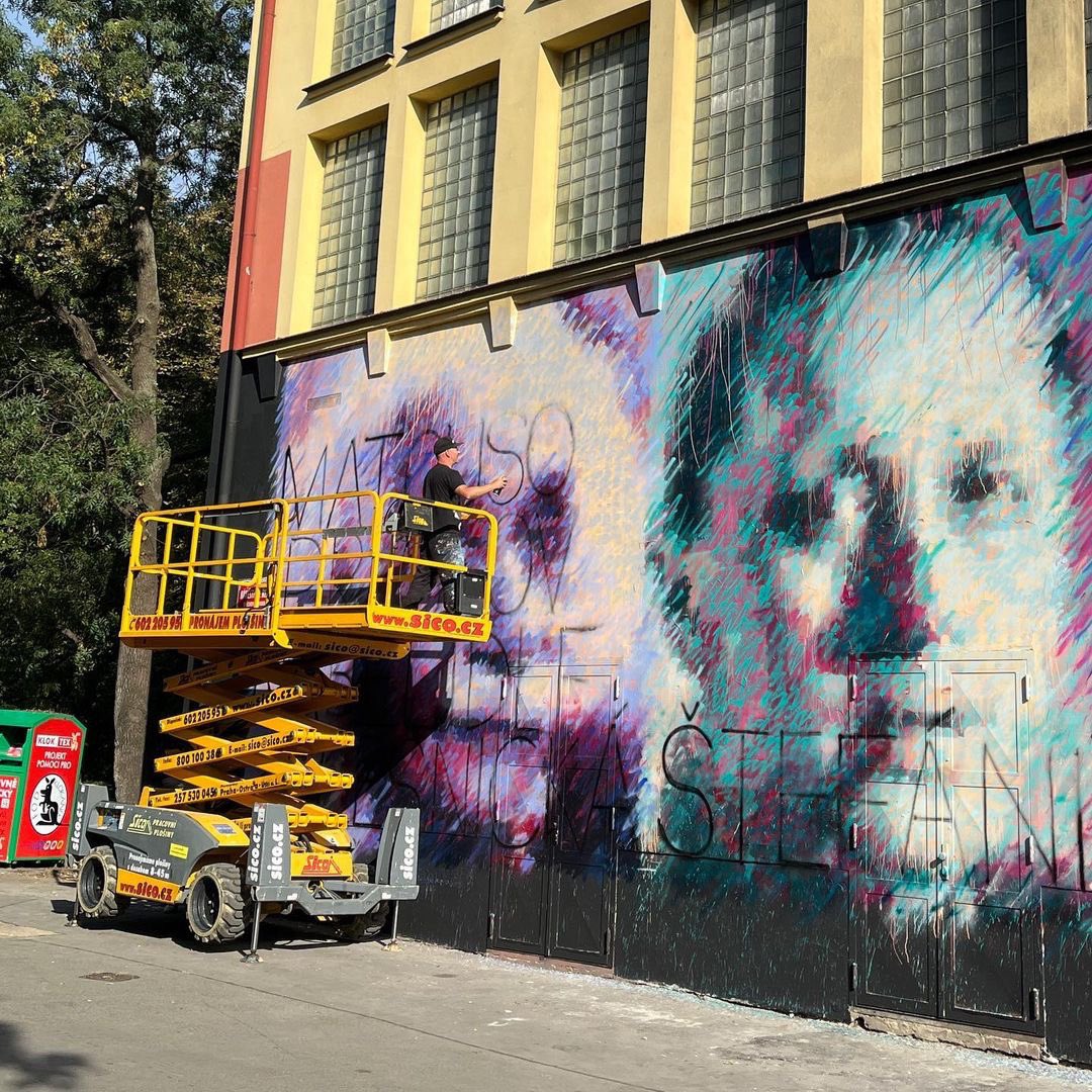 StreetArt_Praha's tweet photo. The @streetart_cz archives 💾
Portraits of Albert Einstein, Karel Čapek and Olga Scheinpflugová by @DavidStrauzz at @mcpraha5 
Step back in time 2 c how it was created! 
📸 30.08-03.09.2022.
📍 Praha, náměstí 14. října (Preslova 11)
#davidstrauzz #streetartpraha #streetartczechia https://t.co/UpXSC5OyTc