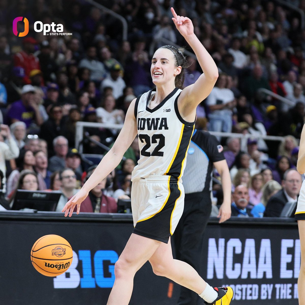 The @IndianaFever have selected Caitlin Clark in the #WNBADraft. Clark led women's Division I in points per game and assists per game in both 2021-22 and 2023-24. The rest of all men's/women's D-I (1), NBA (2) and WNBA (0) players have combined for three such seasons all-time.