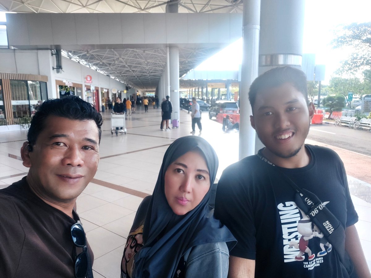 syarif_feb's tweet photo. Bandara .... https://t.co/zmlNOPU2r4