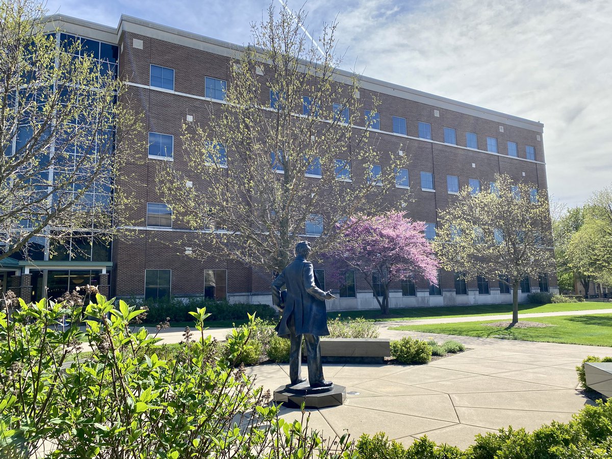 Before we potentially get wet tomorrow, let me present Spring on the @UISedu campus over the past couple of days.